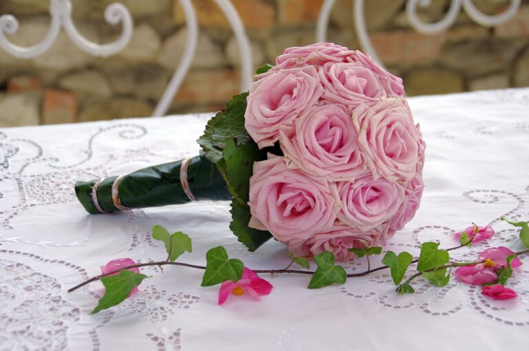 bridal bouquet, roses, flowers-781688.jpg